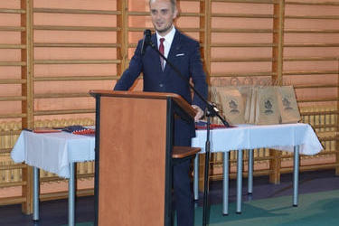Na zdjęciu widać przemawiającego W&oacute;jta Gminy Mieścisko. 