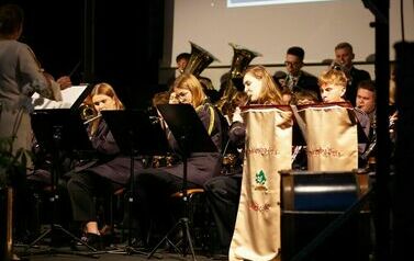 Orkiestra na scenie.