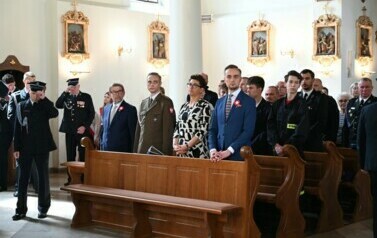Goście uczestniczą w Mszy 