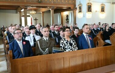 Goście uczestniczą w Mszy 