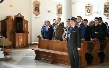 Goście uczestniczą w Mszy 