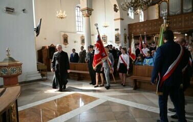 Goście uczestniczą w Mszy 