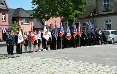 Goście stoją na baczność