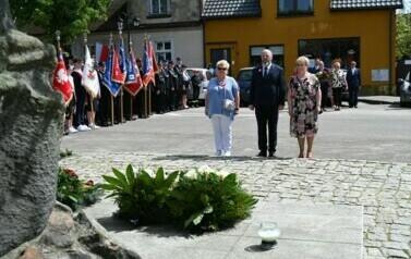 Uroczyste składanie kwiat&oacute;w