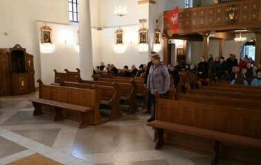 Mieszkańcy w kościele