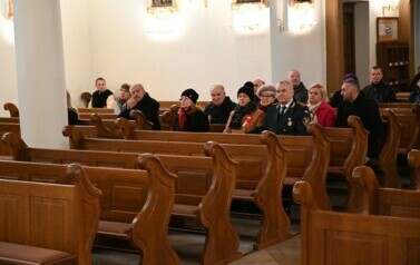 Mieszkańcy w kościele