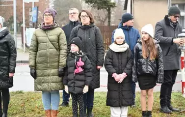 widzimy liczną grupę os&oacute;b