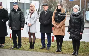 widzimy liczną grupę os&oacute;b