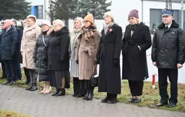 widzimy liczną grupę os&oacute;b