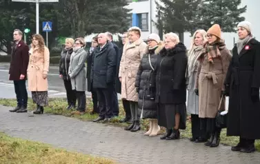 widzimy liczną grupę os&oacute;b
