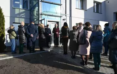 widzimy liczną grupę os&oacute;b