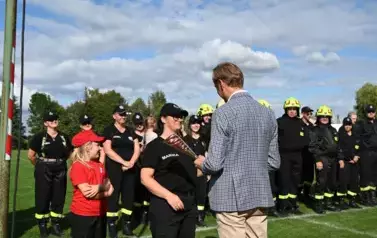 Burmistrz wręcza nagrody