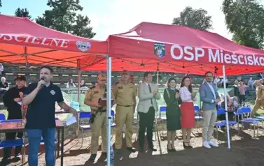 Na zdjęciu komisja wraz z zaproszonymi gośćmi