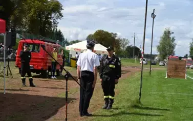 Dow&oacute;dzca składa raport prezesowi