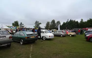 widzimy wystawę antycznych samochod&oacute;w