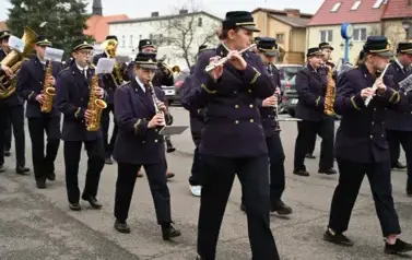 widzimy idącą orkiestre 