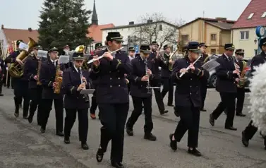 widzimy idącą orkiestre 