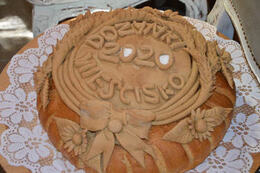 Na zdjęciu widać chleb dożynkowy