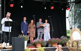 Rozpoczęcie uroczystości na scenie