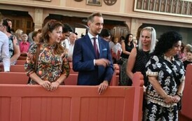 Burmistrz podczas mszy świętej