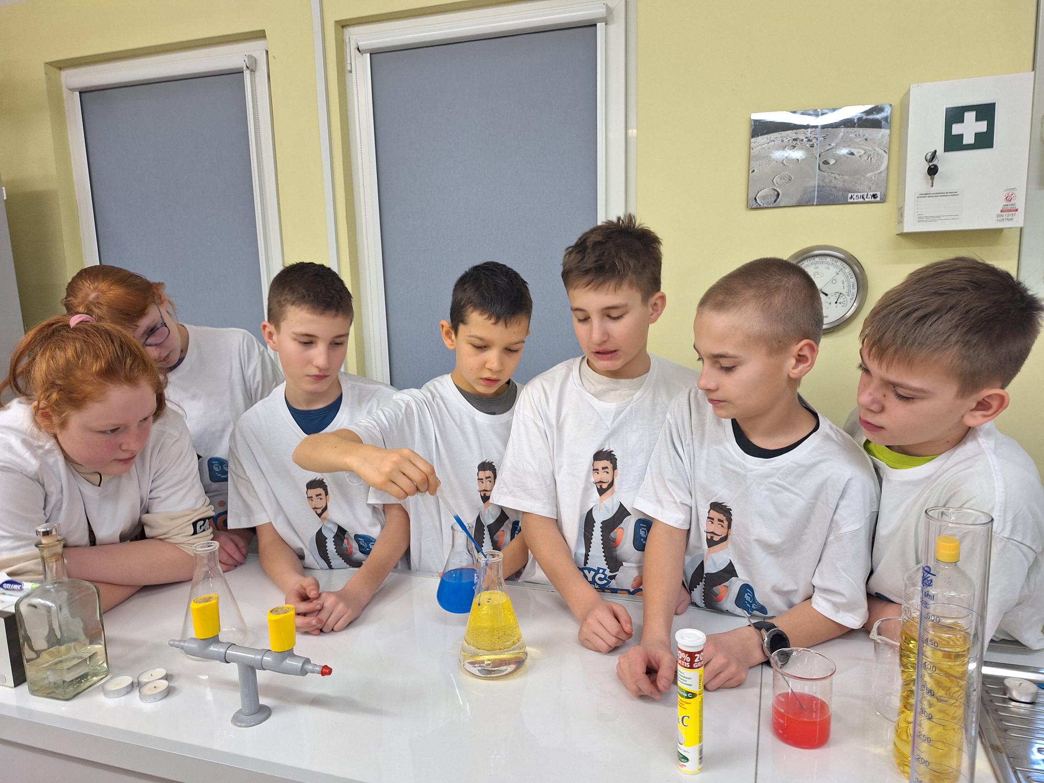 młodzież eksperymentuje